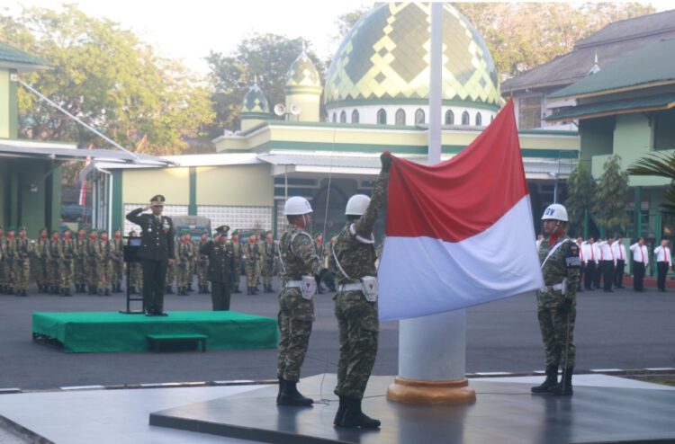 Korem 101/Antasari Gelar Upacara HUT ke-81 RI, Danrem Tekankan Disiplin dan Kemanunggalan TNI dengan Rakyat