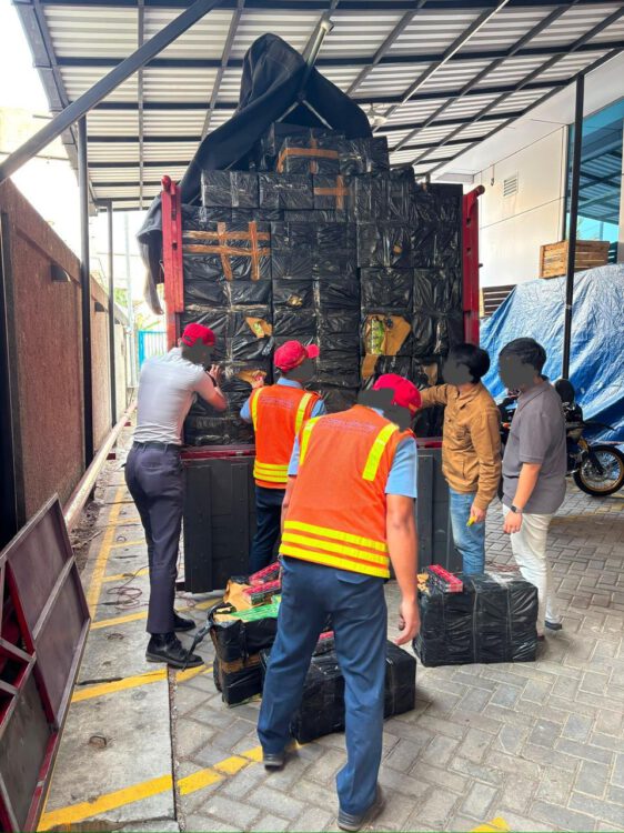 2,5 Juta Batang Rokok Ilegal Digagalkan di Pelabuhan Trisakti
