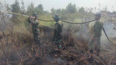 Prajurit Kodim 1006/Banjar dan Yonif 623/BWU Berjibaku Jinakkan Karhutla, Krisis Air Jadi Tantangan Baru di Banjarbaru