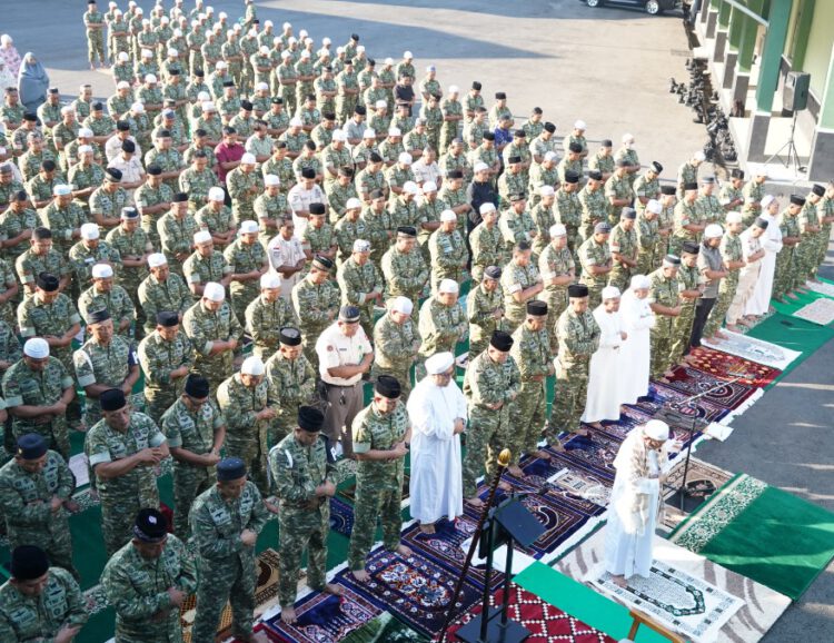 Ratusan Prajurit Korem 101/Ant Gelar Shalat Istisqa di Tengah Ancaman Kemarau Panjang dan Karhutla