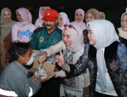 Hj. Fathul Jannah Muhidin Kunjungi Relawan Karhutla, Bagikan Makanan dan Berpesan Jaga Keselamatan serta Kesehatan Selama Bertugas