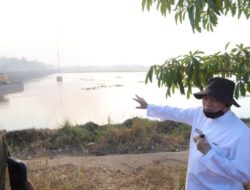 Gubernur H. Muhidin Cek Langsung Ketersediaan Air di Embung Jokowi dan Pastikan Mencukupi untuk Penanganan Karhutla