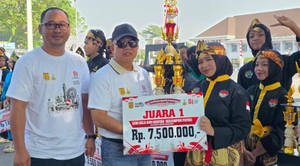 Puncak Festival Olahraga Tradisional Banjarbaru Emas, Sekdaprov Kalsel Pun Turun Bermain Balogo