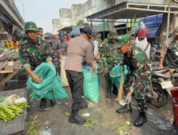 Pimpin Karya Bakti Peduli Sampah di Pasar Antasari, Danrem 101/Ant Ajak Masyarakat Wujudkan Lingkungan Bersih dan Sehat