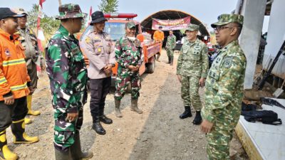 Tim Siswa Sesko TNI Tinjau Karhutla di Jejangkit, Soroti Keterbatasan Sarana dan Alat Pemadaman