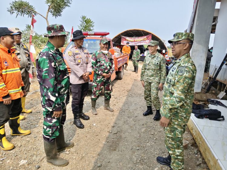 Tim Siswa Sesko TNI Tinjau Karhutla di Jejangkit, Soroti Keterbatasan Sarana dan Alat Pemadaman