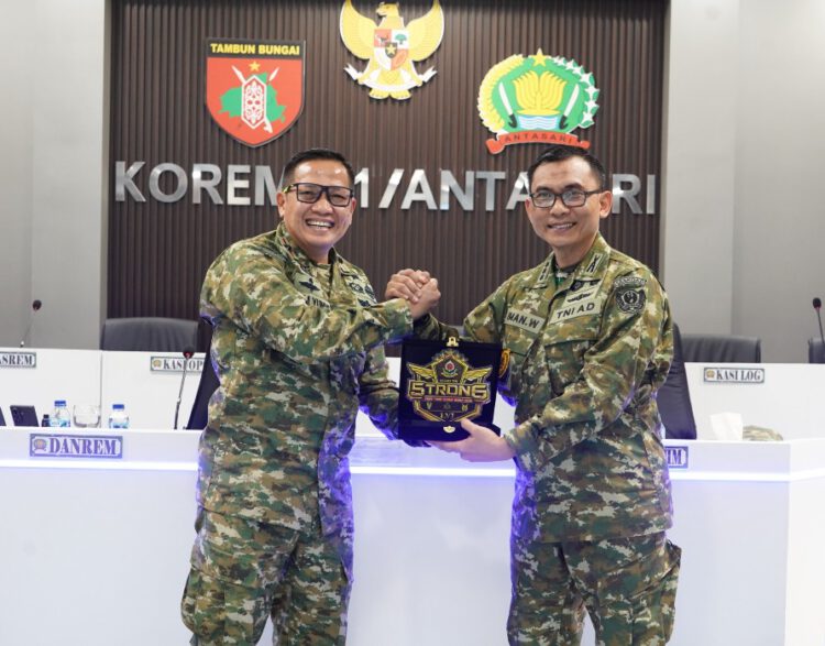 Danrem 101/Ant Terima Kunjungan Pasis Sesko TNI, Bahas Isu Strategis Hingga Penanganan Karhutla di Kalsel