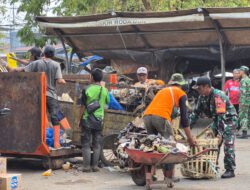 Peduli Lingkungan, Kodim HST Bersama Lintas Instansi Bersihkan Pasar Barabai