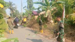 Wujud Kemanunggalan TNI-Rakyat, Koramil Haruyan Bersama Warga Bersihkan Parit