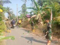Wujud Kemanunggalan TNI-Rakyat, Koramil Haruyan Bersama Warga Bersihkan Parit