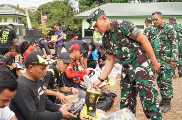 Prioritaskan Keselamatan dan Keamanan, Korem 101/Ant Salurkan 500 APD untuk Personel TNI dan Relawan Karhutla