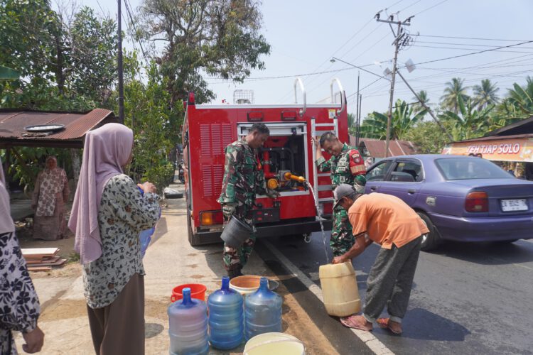 Warga Kesulitan Air, Kodim 1002/HST Kerahkan Water Tank ke Binjai Pamangkih