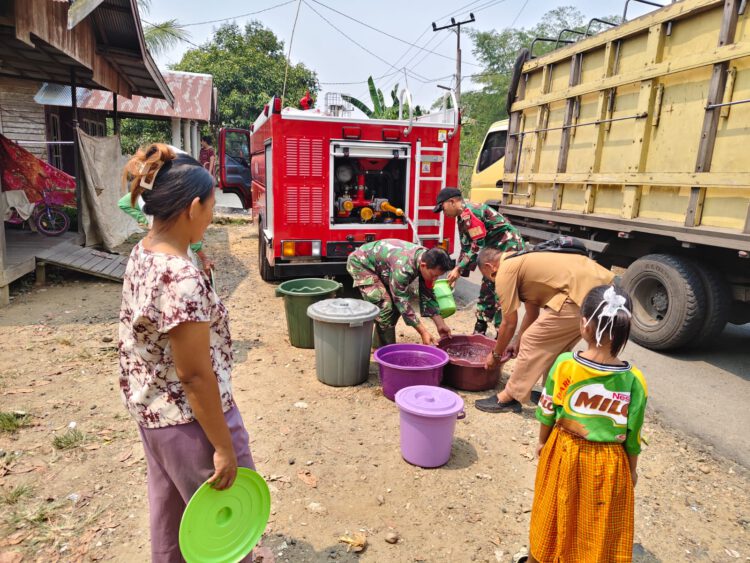 295 KK Terbantu, Kodim 1002/HST Kembali Salurkan Air Bersih untuk Warga Desa Perumahan