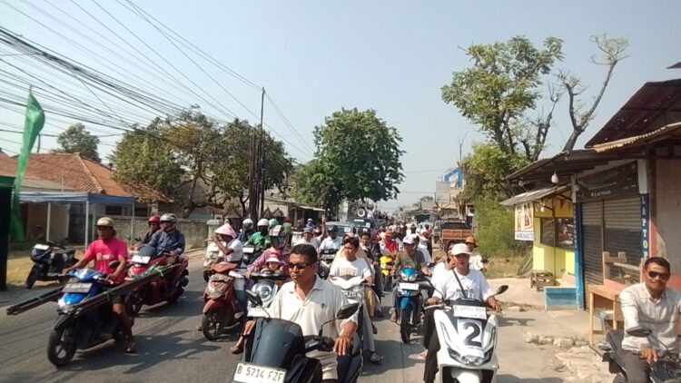 Hari Kedua Kampanye, Usin (Toten) Nomor Urut 2 Keliling Kampung Di Iringi Ribuan Masa Pendukung