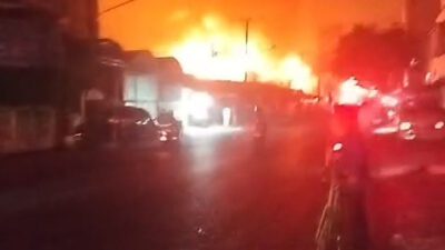 Api Mengamuk Subuh Hari di Pasar Lama Banjarmasin, Rumah dan Usaha Warga Dilalap Si Jago Merah