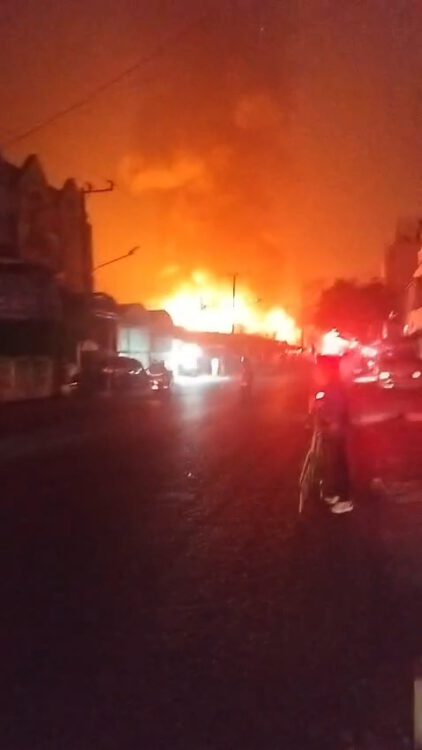 Api Mengamuk Subuh Hari di Pasar Lama Banjarmasin, Rumah dan Usaha Warga Dilalap Si Jago Merah