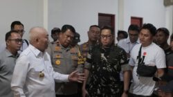Kunjungi Korban KM Virgo Transport 8; Gubernur Kalsel H. Muhidin Serahkan Bantuan Uang Pribadi