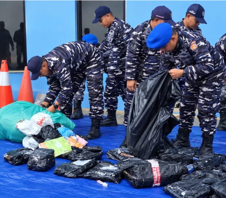 Evakuasi KM Virgo Transport 8, Tim Penyelam TNI AL Temukan Identitas Diduga Milik Penumpang