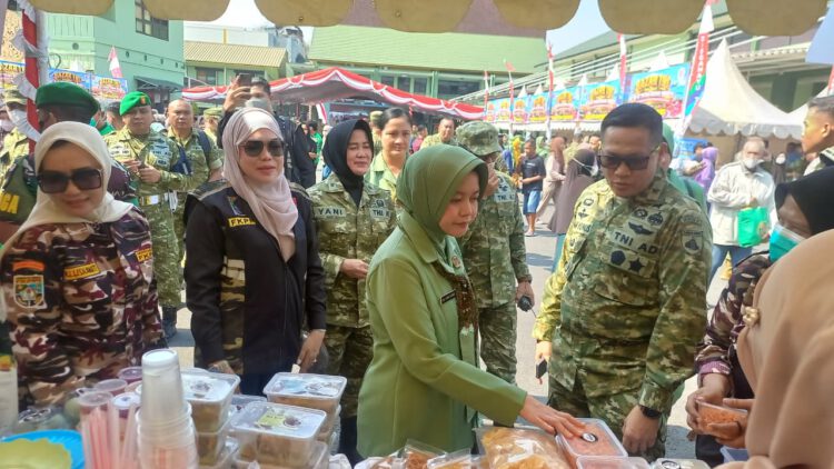 Sambut HUT ke-81 TNI, Korem 101/Antasari Bagikan 1.300 Paket Sembako Gratis untuk Masyarakat Banjarmasin
