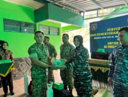 Perkuat Penanganan Karhutla, Korem 101/Antasari Kembali Bagikan APD ke Personel TNI dan Relawan