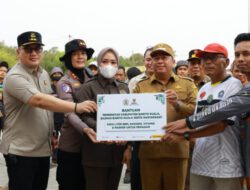 Ketua DPRD Batola Hadiri Penyerahan 5.000 Liter BBM, Dukung Relawan Tangani Karhutla