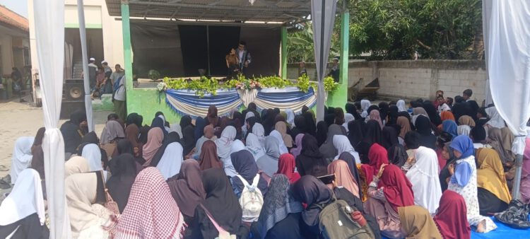 Peringatan Maulid Nabi Di SDN Karang Rahayu 03: Kak Yayan Dan Boneka Ajak Ratusan Siswa Buktikan Cinta Rasul Lewat Perbuatan