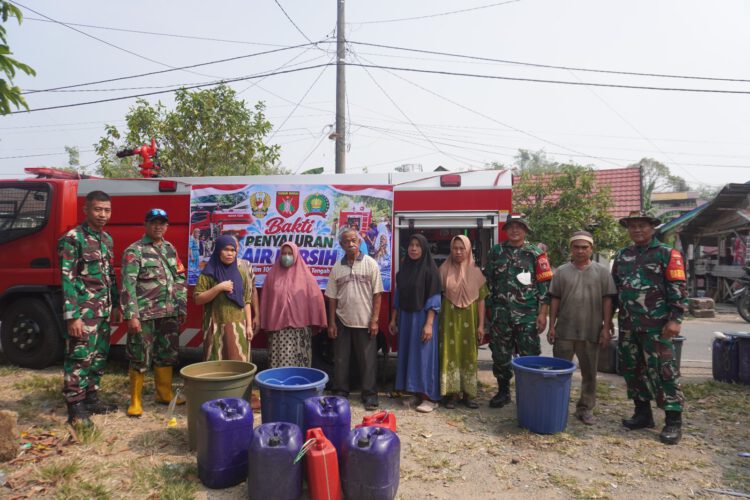 Kodim 1002 Salurkan Air Bersih untuk Warga Muara Rintis