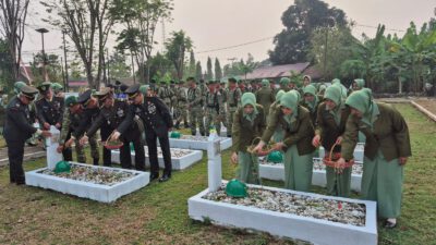 Sambut HUT ke-81 TNI, Kodim 1002/HST dan Yonif 621/Manuntung Gelar Ziarah ke TMP Kusuma Bangsa