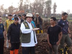 Bara di Bawah Tanah Diburu, Gubernur H. Muhidin Kerahkan Ekskavator Balik Tanah dan Pembasahan Lahan di Kawasan RSJ Sambang Lihum