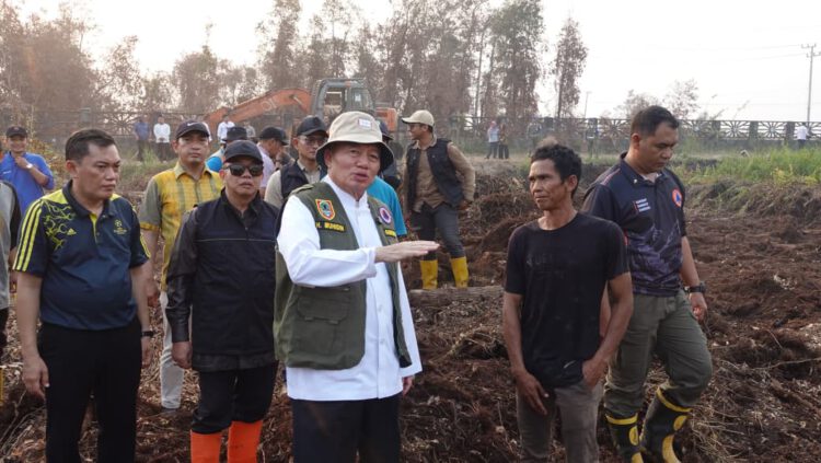 Bara di Bawah Tanah Diburu, Gubernur H. Muhidin Kerahkan Ekskavator Balik Tanah dan Pembasahan Lahan di Kawasan RSJ Sambang Lihum