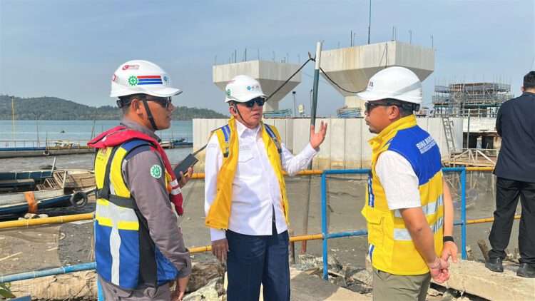 Jembatan Pulau Laut Terus Dikebut, Gubernur H. Muhidin: Pengerjaan Sudah 1.000 Meter dengan Jarak Antar Tiang 50 Meter