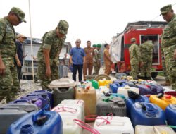 Bantu Warga Hadapi Kekeringan, Danrem 101/Antasari Terjun Langsung Salurkan 21.000 Liter Air Bersih di Banjarmasin