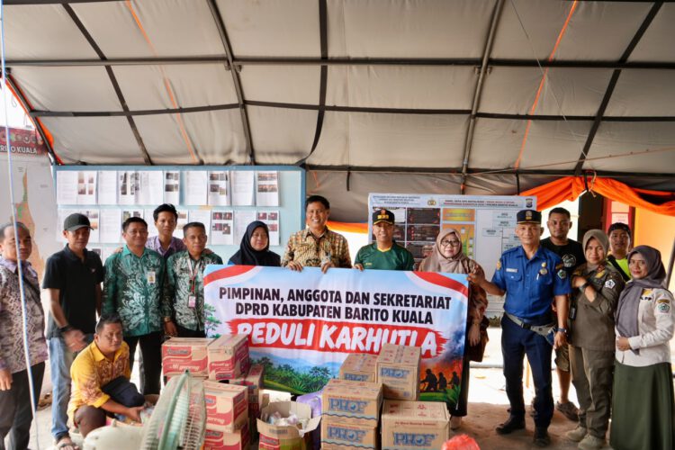 Peduli Penanganan Karhutla, Sekretariat DPRD Barito Kuala Salurkan Bantuan untuk Posko Karhutla
